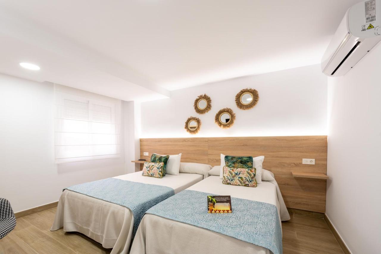 Hostal Romerito Malaga Bagian luar foto