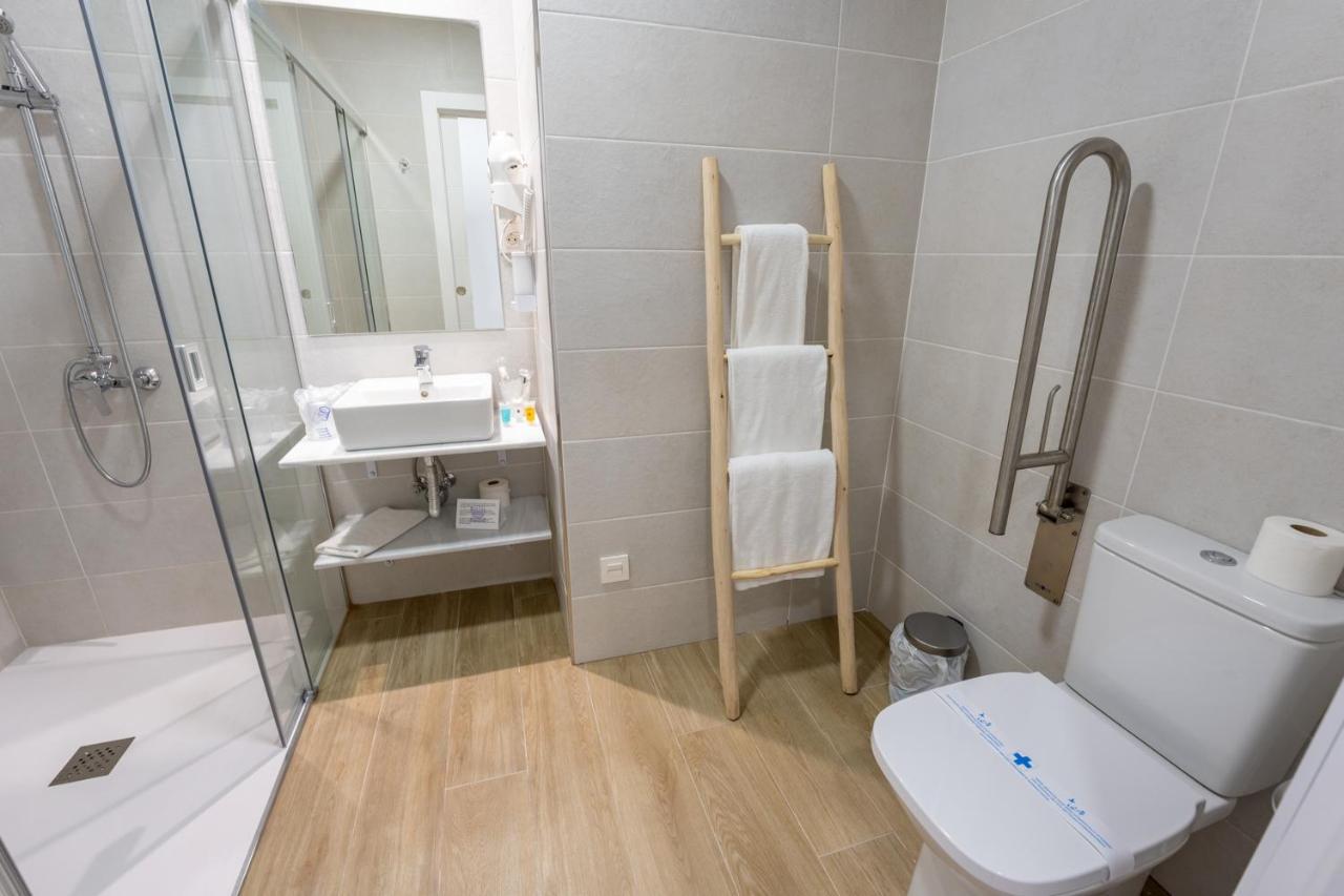 Hostal Romerito Malaga Bagian luar foto