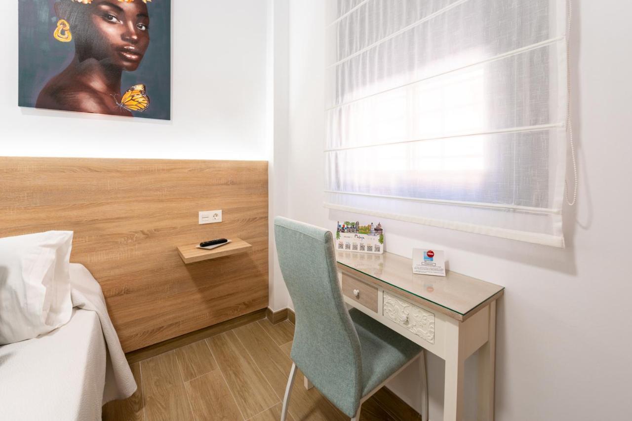 Hostal Romerito Malaga Bagian luar foto