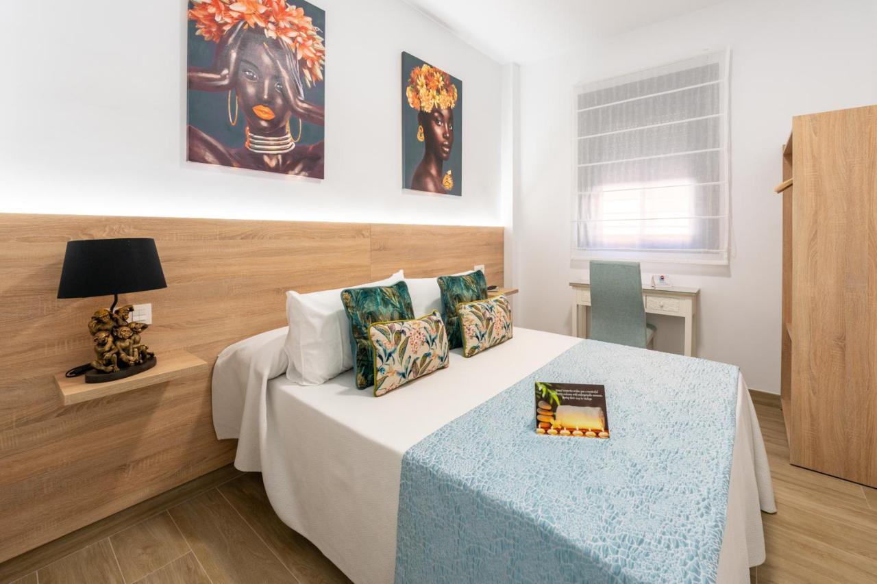 Hostal Romerito Malaga Bagian luar foto