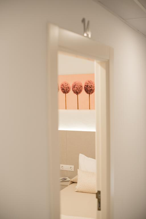 Hostal Romerito Malaga Bagian luar foto