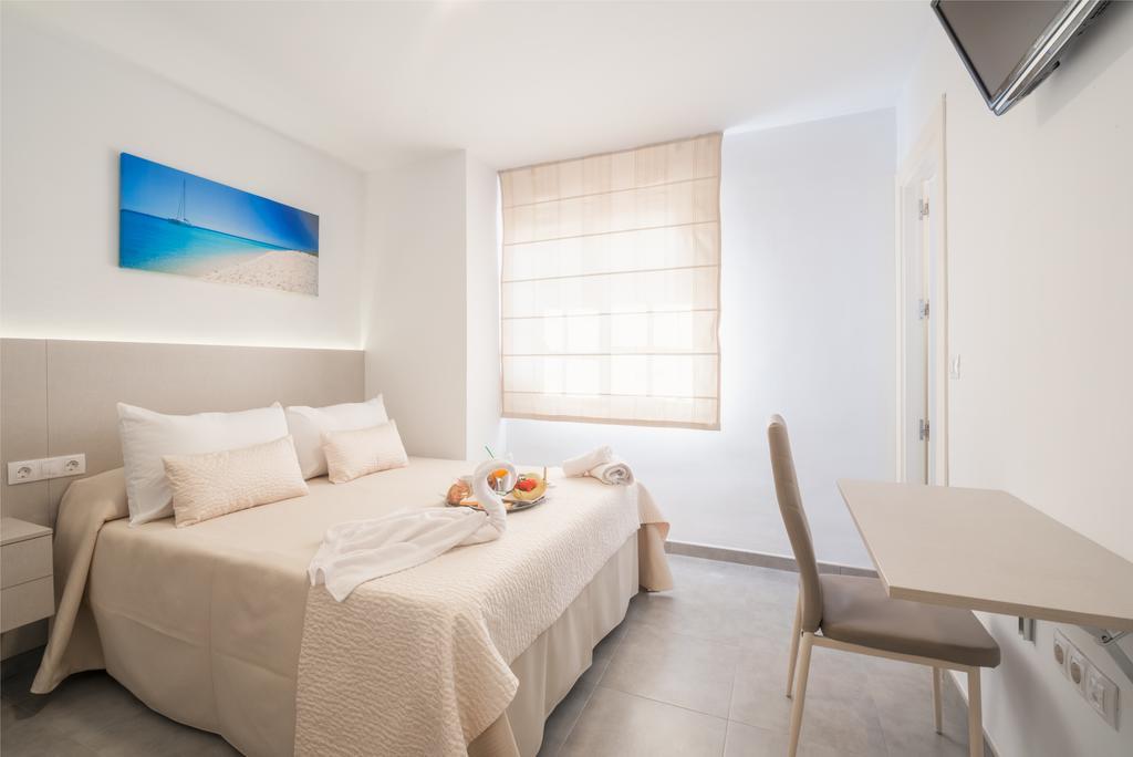 Hostal Romerito Malaga Bagian luar foto