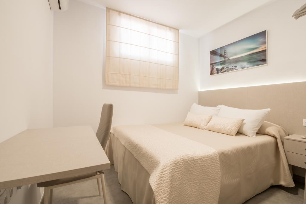 Hostal Romerito Malaga Bagian luar foto