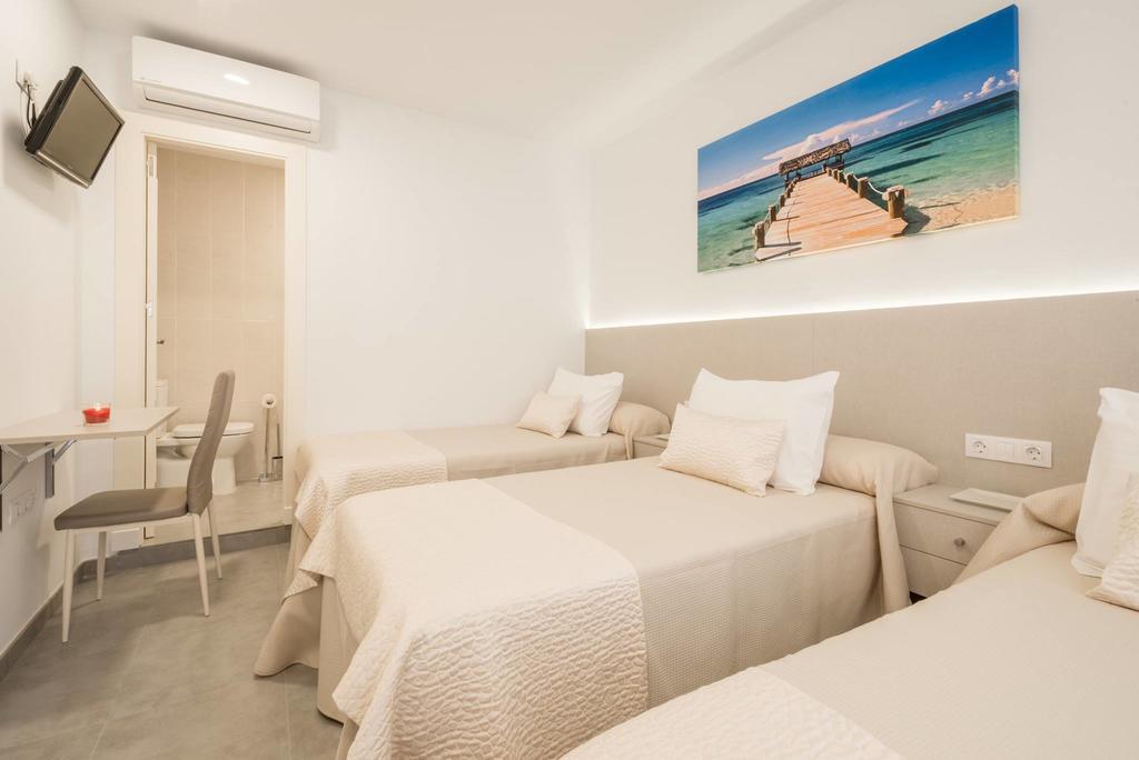 Hostal Romerito Malaga Bagian luar foto